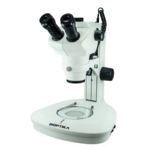 L60T - ESTEREOMICROSCÓPIO PROFISSIONAL TRINOCULAR BIOPTIKA FRENTE DIREITA